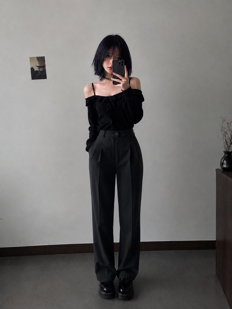生成图：极简雏菊美妆人像提示词 02